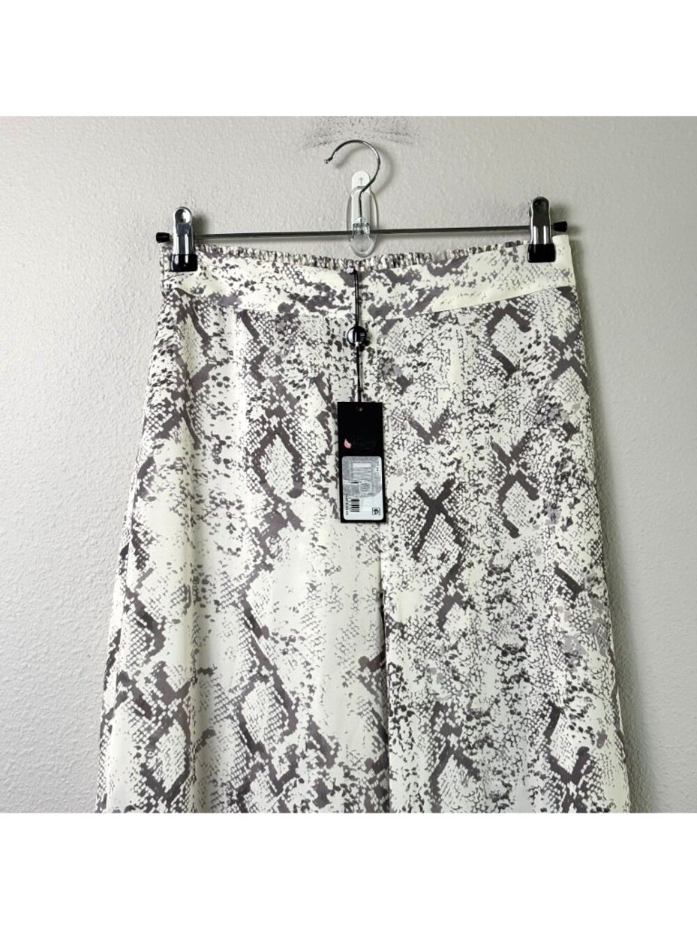 Gianni Bini Wide Leg Pants Womens S Gray Cream Snake Skin Print Pull On NWT - Picture 2 of 9